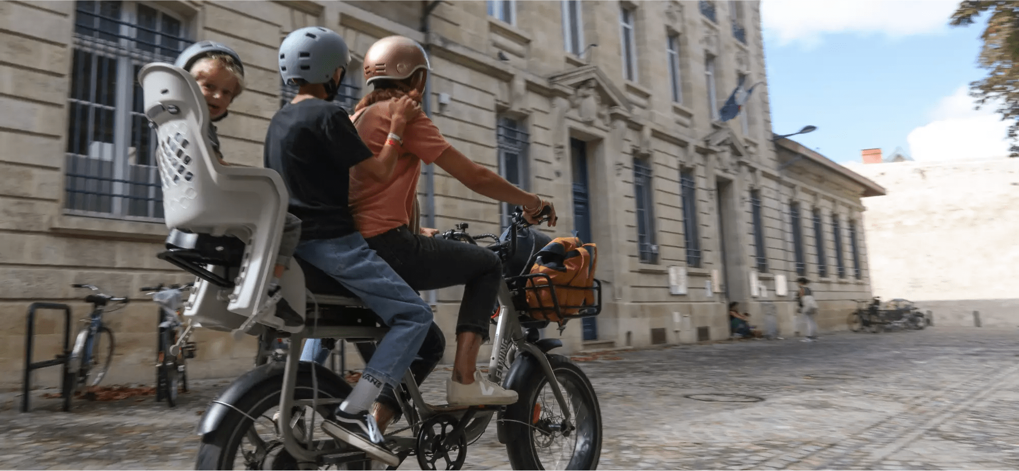 Tout savoir sur le vélo électrique cargo : Guide d'achat et conseils - Elwing